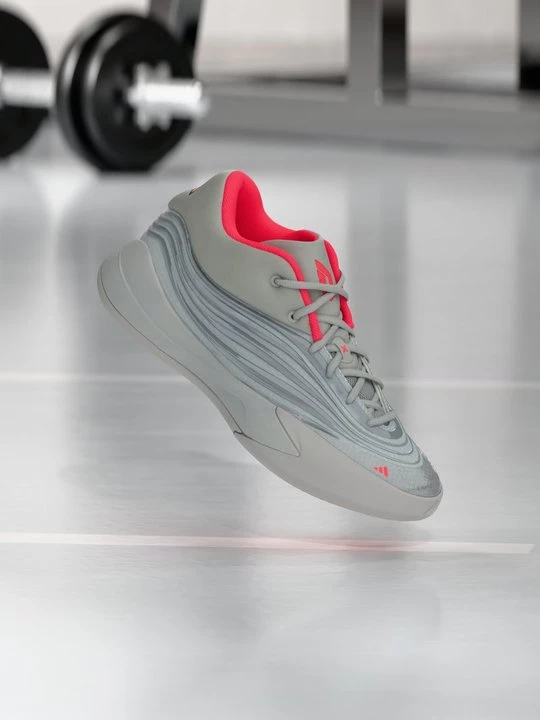 Obrázek produktu Basketbalové boty Adidas stříbrná barva