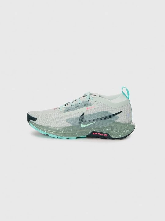 Obrázek produktu Běžecké boty do terénu Nike stříbrná barva