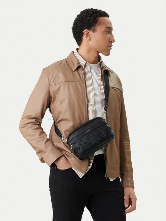 Obrázek produktu Calvin Klein Brašna Emblem Aop Emboss Camera Bag LV04D3330G Černá