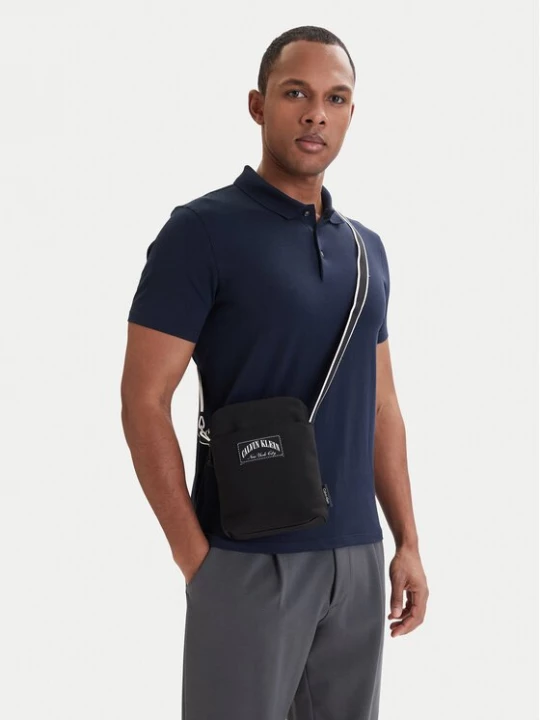 Obrázek produktu Calvin Klein Brašna Graphic Capsule Reporter LV04D3346G Černá