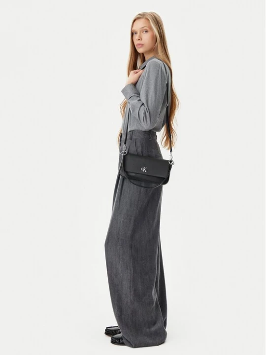 Obrázek produktu Calvin Klein Jeans Kabelka Minimal Monogram Shoulder Pouch LV04K3161G Černá