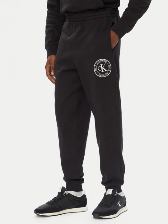 Obrázek produktu Calvin Klein Jeans Teplákové kalhoty LV04RH240G Černá Regular Fit