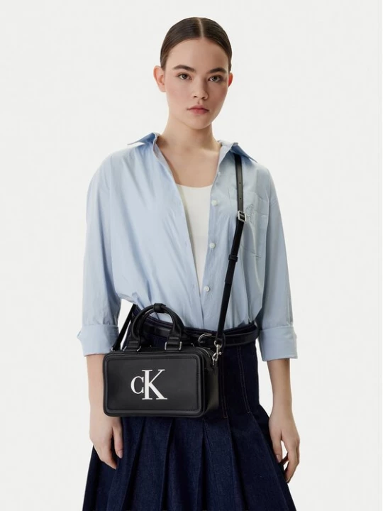 Obrázek produktu Calvin Klein Kabelka Bold Ck Bauletto Crossbody LV04F3411G Černá