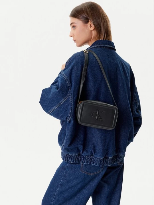 Obrázek produktu Calvin Klein Kabelka Bold Ck Camera Bag LV04F3220G Černá