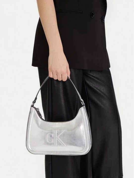 Obrázek produktu Calvin Klein Kabelka Bold Ck Metallic Shoulder Bag LV04F3332G Stříbrná