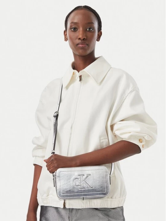 Obrázek produktu Calvin Klein Kabelka Bold Ck Outline Mtl Camera Bag LV04F3896G Stříbrná