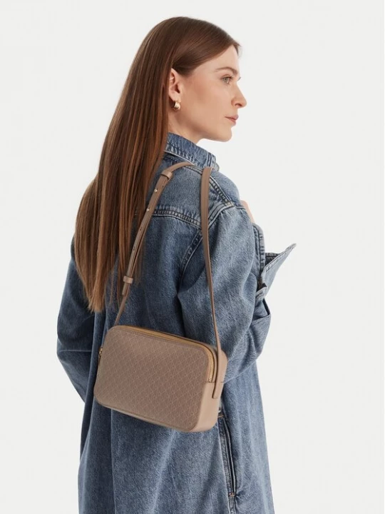 Obrázek produktu Calvin Klein Kabelka Emblem Aop Elongated Camera Bag LV04F3268G Béžová
