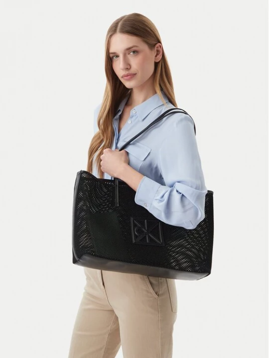 Obrázek produktu Calvin Klein Kabelka Emblem Mesh Tote LV04F3380G Černá