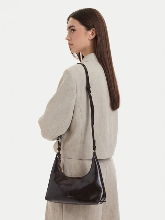 Obrázek produktu Calvin Klein Kabelka Foil Logo Glossy Conv Shoulder B LV04F3737G Hnědá