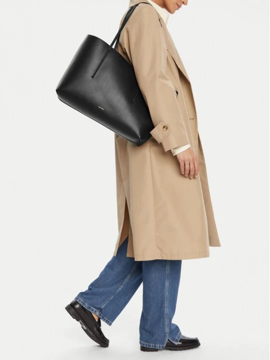 Obrázek produktu Calvin Klein Kabelka Foil Logo Tote W / Pouch LV04F3274G Černá