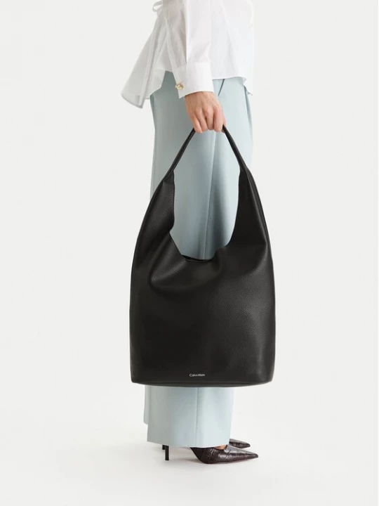 Obrázek produktu Calvin Klein Kabelka Slouchy Pebble Medium Bag LV04F3596G Černá