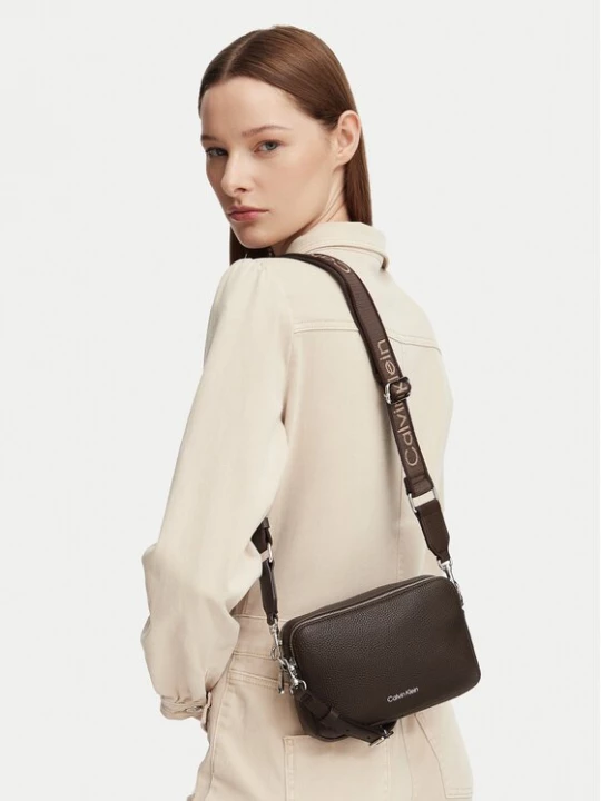 Obrázek produktu Calvin Klein Kabelka Webbing 2X Strap Camera Bag LV04F3656G Tmavě hnědá