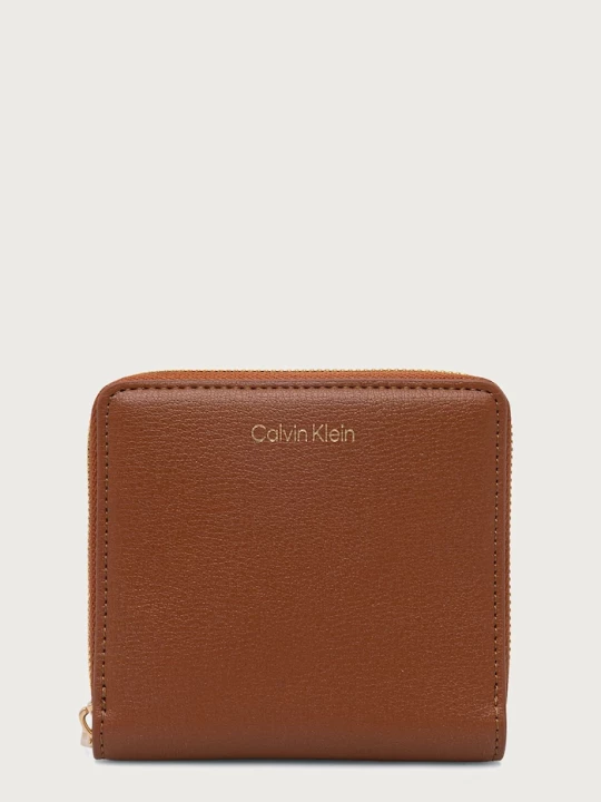 Obrázek produktu Calvin Klein Peněženka dámská z imitace kůže hnědá