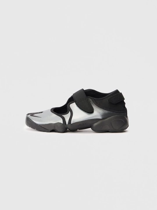 Obrázek produktu Chodecké sandály Nike stříbrná