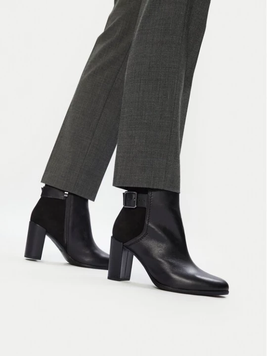 Obrázek produktu Clarks Polokozačky Freva 85 Buckle 26174749 Černá