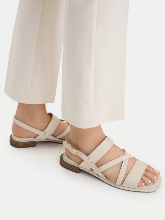 Obrázek produktu Clarks Sandály Ariany Strap 26186578 Écru Krémová