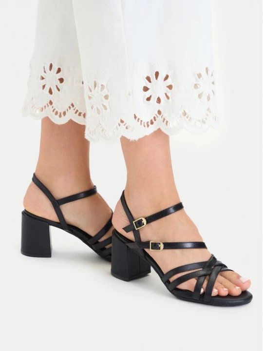 Obrázek produktu Clarks Sandály Ezoria Strap 26185893 Černá