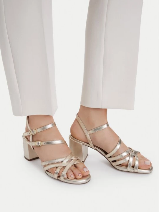 Obrázek produktu Clarks Sandály Ezoria Strap 26185896 Zlatá