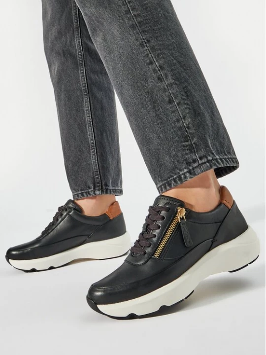 Obrázek produktu Clarks Sneakersy Tivoli Zip 26176648 Černá