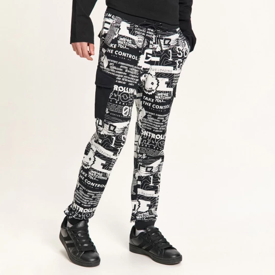 Obrázek produktu Cropp - Kalhoty jogger s celoplošným potiskem - bílá