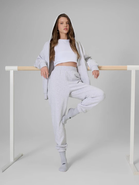 Obrázek produktu Dámské teplákové jogger kalhoty - šedá 4F