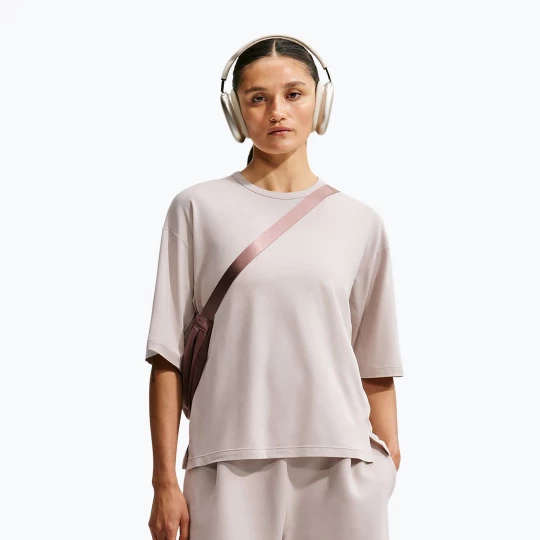Obrázek produktu Dámské tréninkové tričko Nike 24.7 ImpossiblySoft Light cream Ii / college grey Béžová