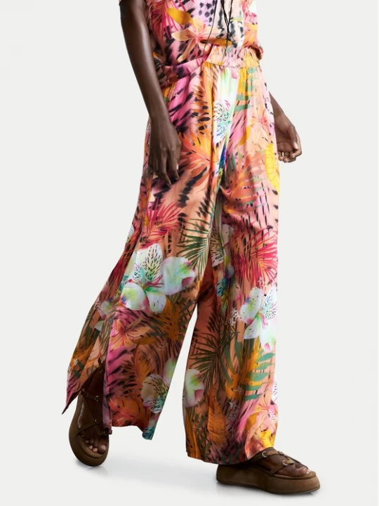 Obrázek produktu Desigual Kalhoty z materiálu Swim Nasau 26SWPW56 Barevná Relaxed Fit