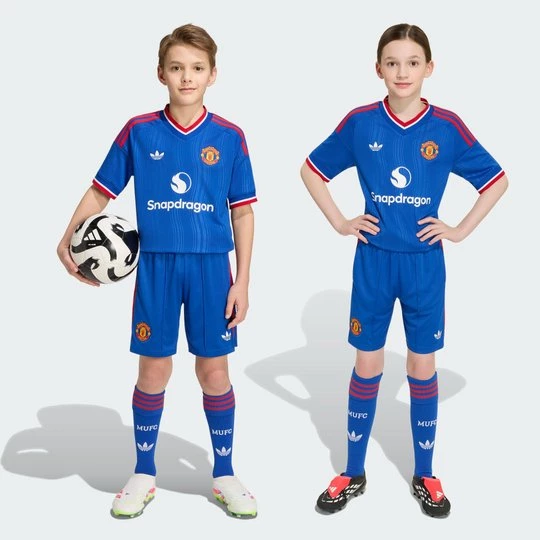 Obrázek produktu Dětské venkovní šortky Manchester United 26/27 Adidas Royal Blue