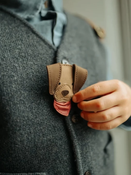 Obrázek produktu Donsje Dětská sponka Donsje Stanzen Clip Western Dog hnědá