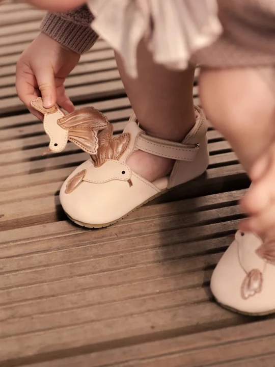 Obrázek produktu Donsje Dětské boty Donsje Franny Shoes Hummingbird béžová