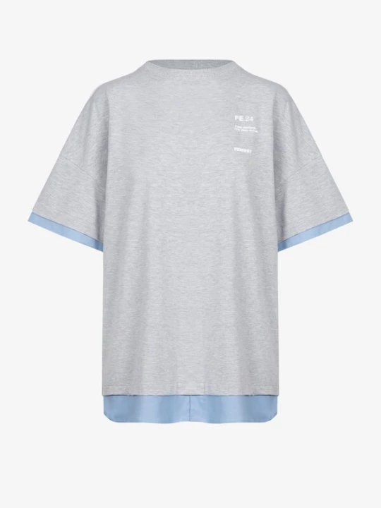 Obrázek produktu FEMSSY Tričko 'DUA T-SHIRT WHITE' šedá