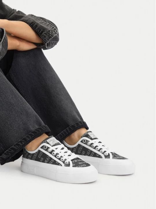 Obrázek produktu Guess Jeans Tenisky CWBEO-GJ13456 Černá