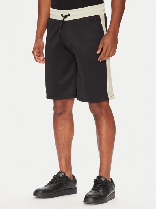 Obrázek produktu Guess Sportovní kraťasy Z5YD01 KCRU2 Černá Regular Fit