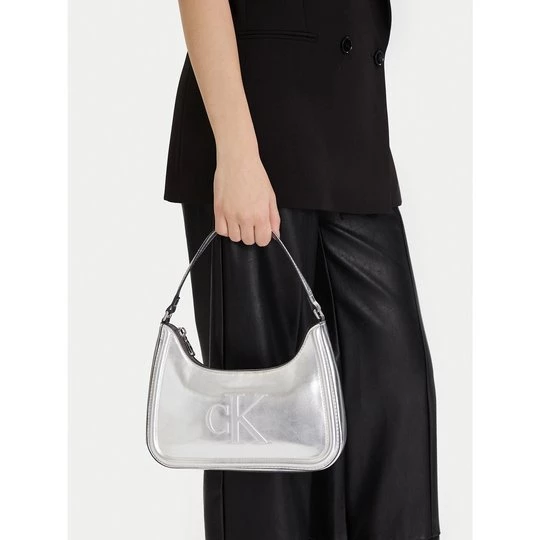 Obrázek produktu Kabelka Calvin Klein Bold Ck Metallic Shoulder Bag LV04F3332G Stříbrná