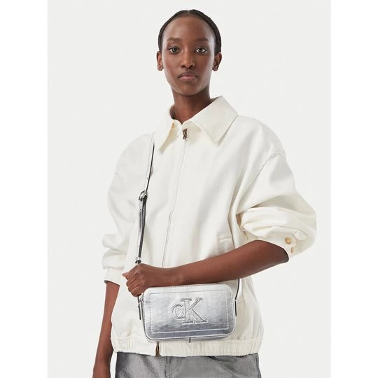 Obrázek produktu Kabelka Calvin Klein Bold Ck Outline Mtl Camera Bag LV04F3896G Stříbrná