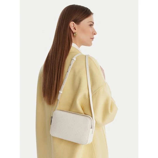 Obrázek produktu Kabelka Calvin Klein Emblem Aop Elongated Camera Bag LV04F3268G Écru Krémová