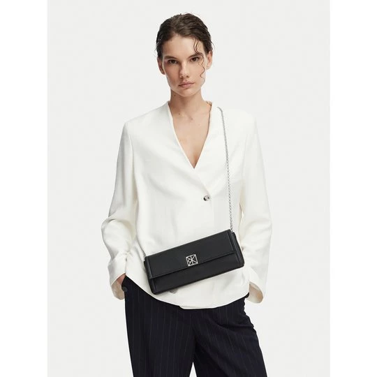 Obrázek produktu Kabelka Calvin Klein Emblem Hw Pebble Clutch LV04F3740G Černá
