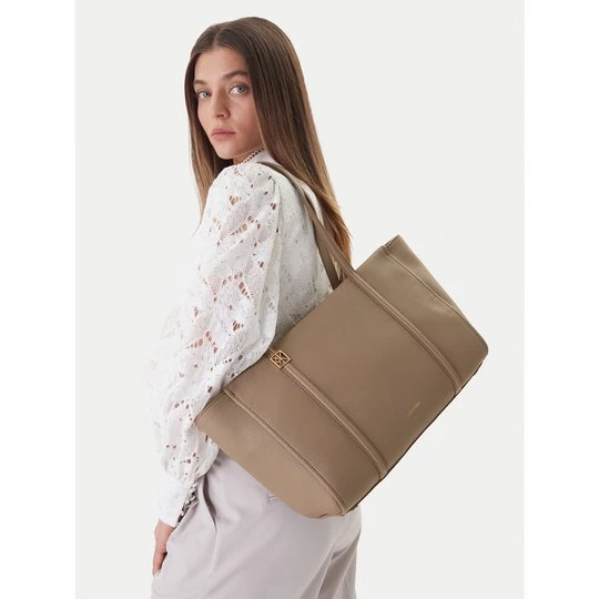 Obrázek produktu Kabelka Calvin Klein Emblem Hw Pebble Tote LV04F3424G Béžová