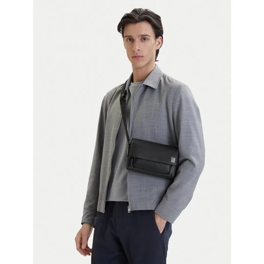 Obrázek produktu Kabelka Calvin Klein Emblem Hw Small Slap Messenger LV04D3367G Černá