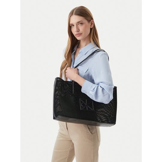 Obrázek produktu Kabelka Calvin Klein Emblem Mesh Tote LV04F3380G Černá