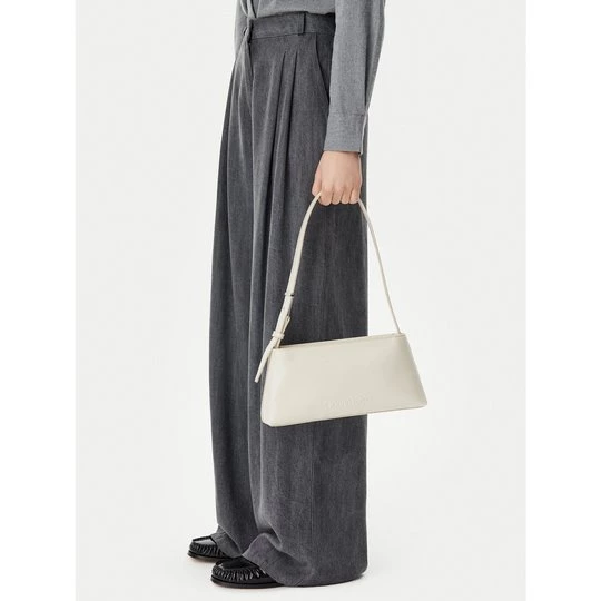 Obrázek produktu Kabelka Calvin Klein Embossed Logo Shoulder Bag K60K612550 Krémová