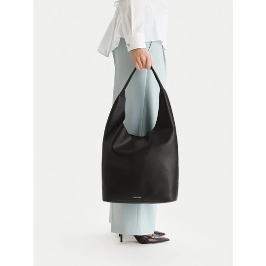 Obrázek produktu Kabelka Calvin Klein Slouchy Pebble Medium Bag LV04F3596G Černá