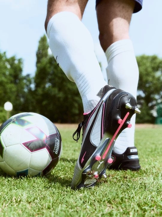 Obrázek produktu Kopačky na měkký povrch Puma stříbrná barva