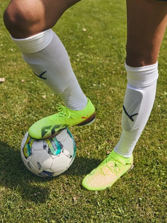 Obrázek produktu Kopačky pro pevný povrch Puma neonová žlutá