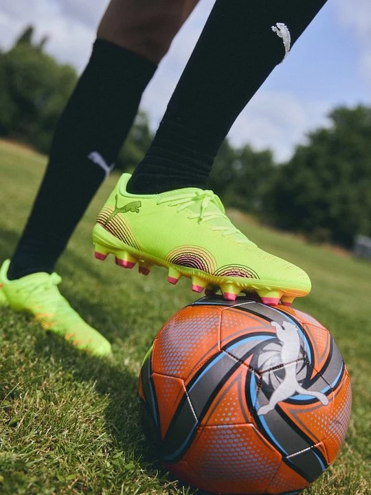 Obrázek produktu Kopačky pro pevný povrch Puma neonová žlutá