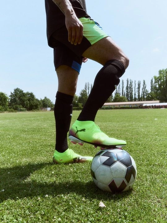 Obrázek produktu Kopačky pro pevný povrch Puma neonová žlutá
