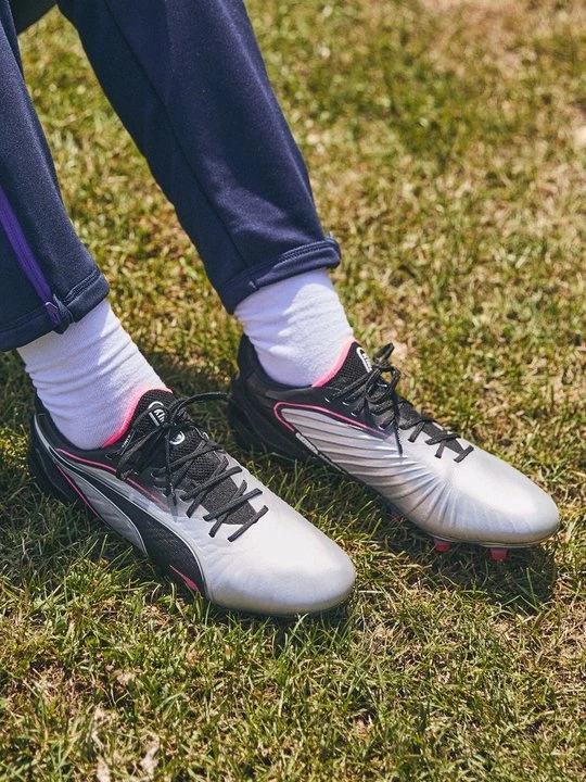 Obrázek produktu Kopačky pro pevný povrch Puma stříbrná barva