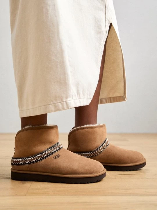 Obrázek produktu Kotníková obuv UGG koňaková
