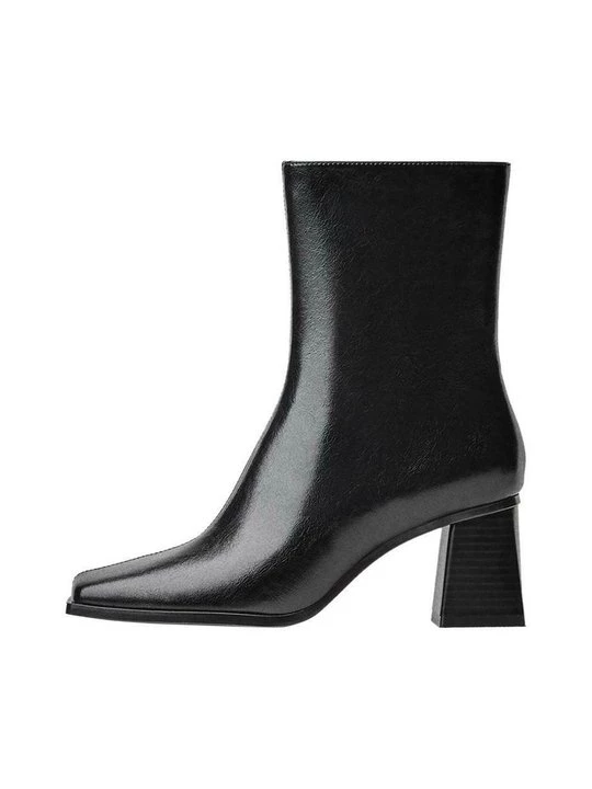Obrázek produktu Kotníkové boty Bershka černá