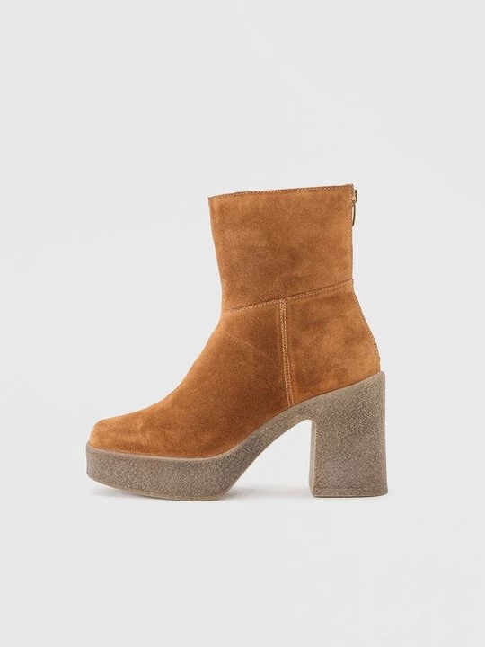 Obrázek produktu Kotníkové boty na platformě Copenhagen Shoes koňaková